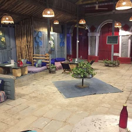 Hotel Grand Barrack Khandwa Esterno foto