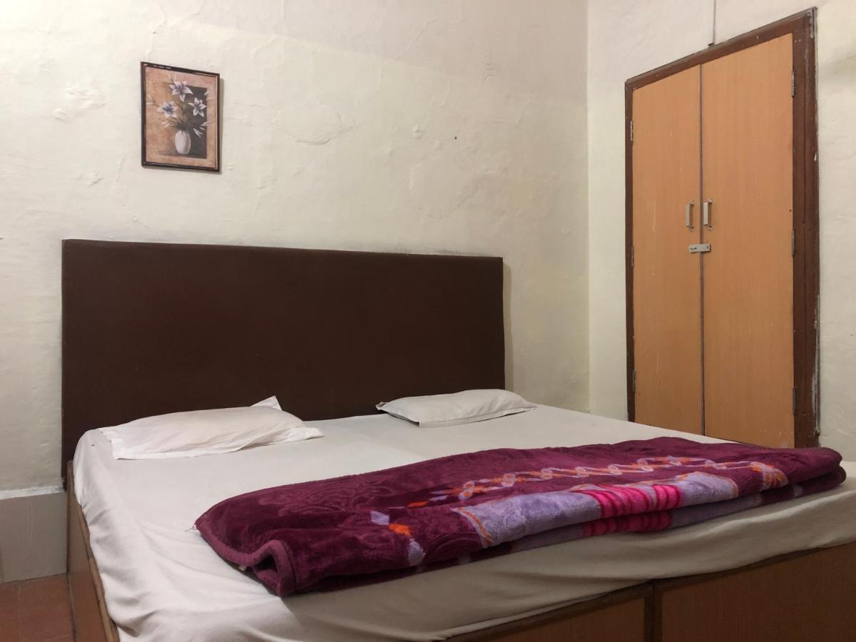 Hotel Grand Barrack Khandwa Esterno foto