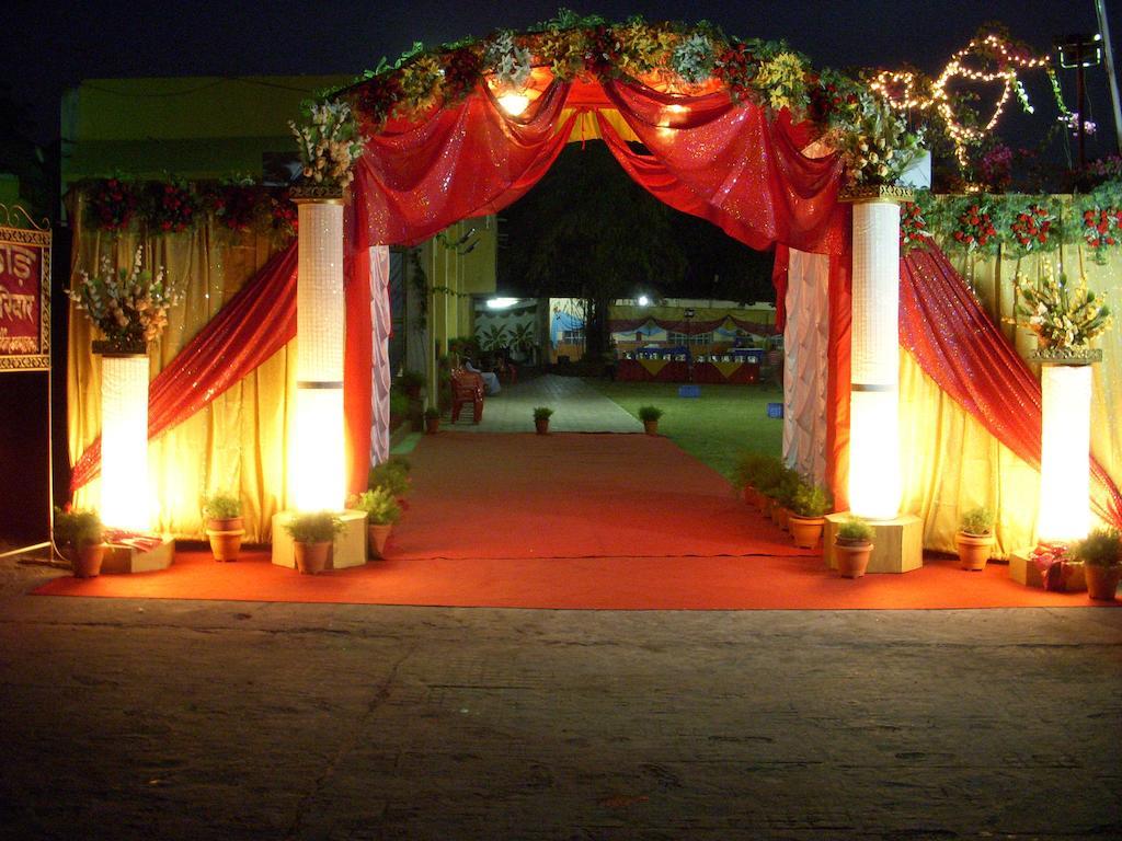 Hotel Grand Barrack Khandwa Esterno foto