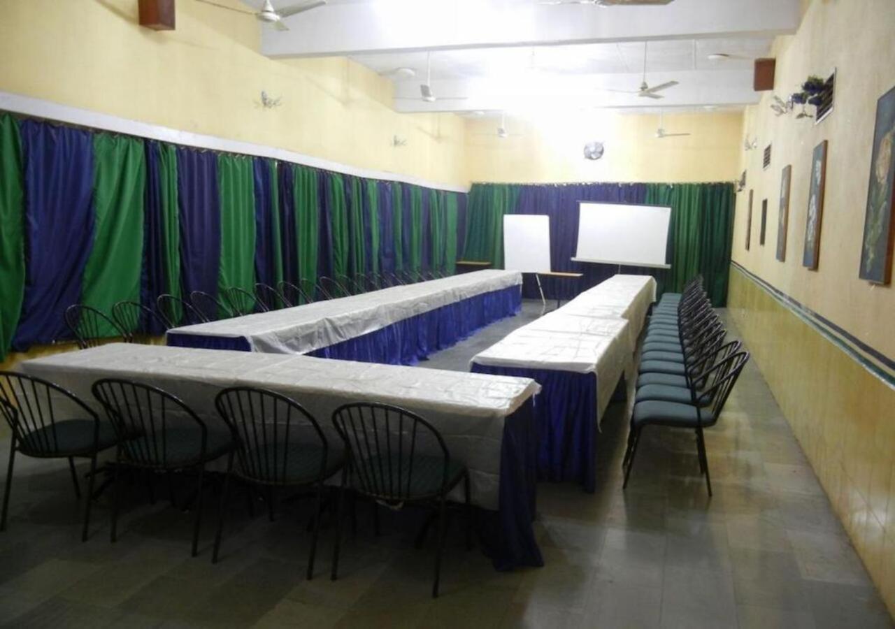 Hotel Grand Barrack Khandwa Esterno foto